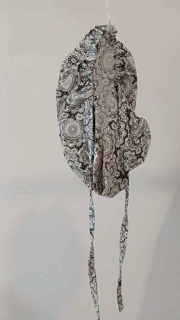 Χειροποίητο σκουφάκι Bouffant με κορδόνια Mandala - Image 3