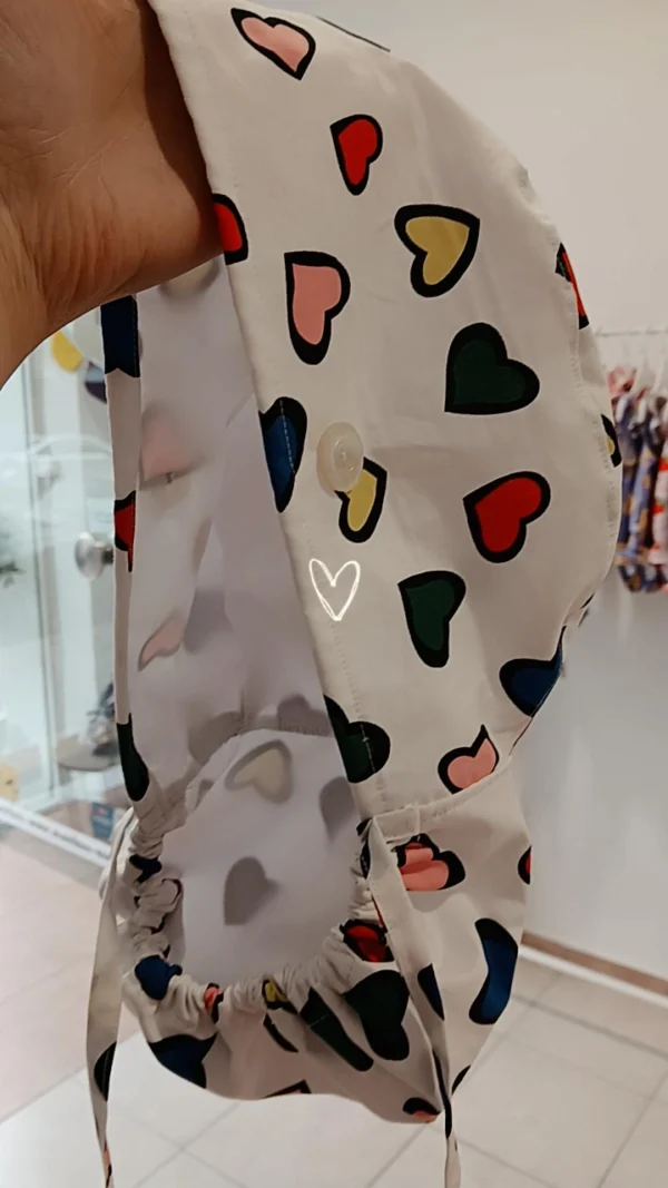 Χειροποίητο σκουφάκι Premium Ponytail Satin Lining “Πολύχρωμες Καρδιές” - Image 2