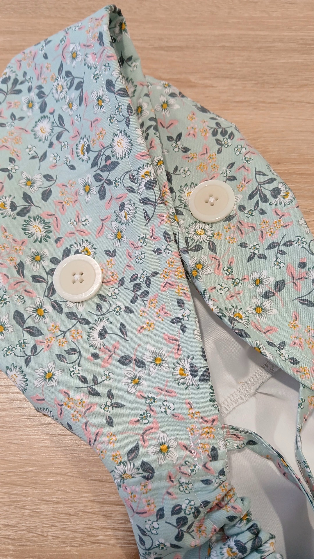 Scrub Cap Ponytail “Million Bells” – Χειροποίητο σκουφάκι χειρουργείου με σατέν επένδυση & κουμπιά για τα αυτιά - Image 4