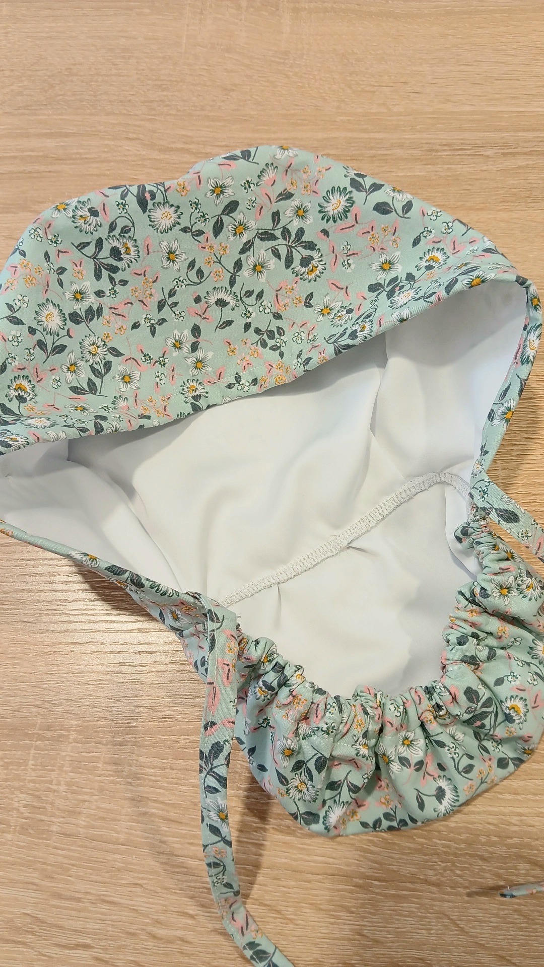 Scrub Cap Ponytail “Million Bells” – Χειροποίητο σκουφάκι χειρουργείου με σατέν επένδυση & κουμπιά για τα αυτιά - Image 3
